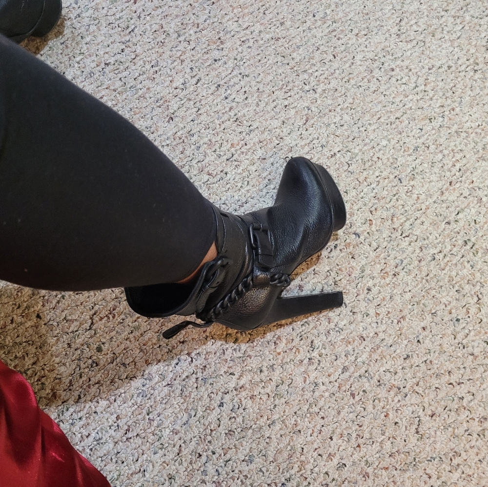 booties - Picture 5 of 10